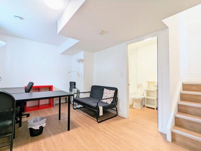 Building Photo - 13104-13112 112 Ave NW Unit Basement