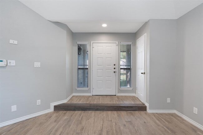 Photo - 2302 Windrift Way