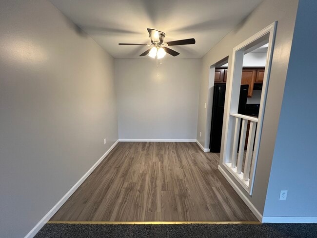2RB, 1BA - 881SF - Dining Area - Fountainview East Apartments