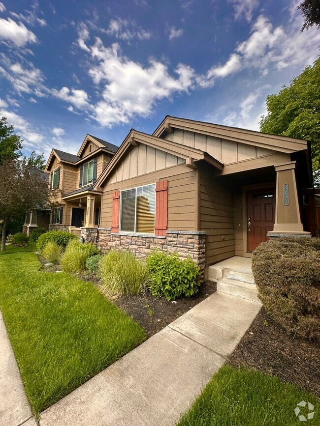 Building Photo - Charming 2-Bedroom Home in Desirable Redmo...
