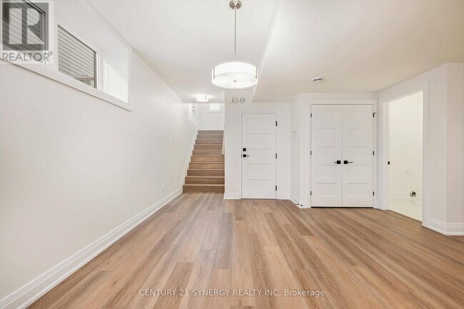 Photo - 261 Argile St Unit B
