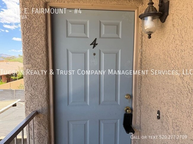 Building Photo - 4046 E. FAIRMOUNT-#4 Unit #4