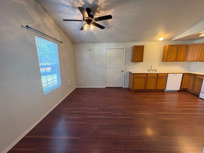 Photo - SCHEDULE A TOUR TO VIEW THIS COZY OPEN FLOORPLAN DUPLEX IN REDMOND!!