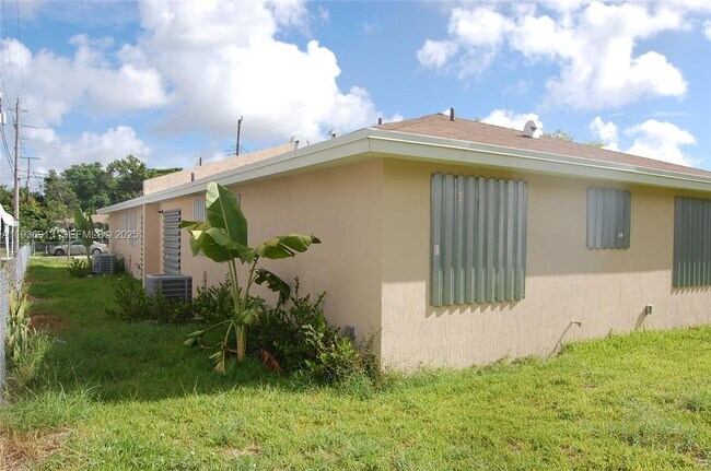 Photo - 2184 NW 63rd St Unit 2