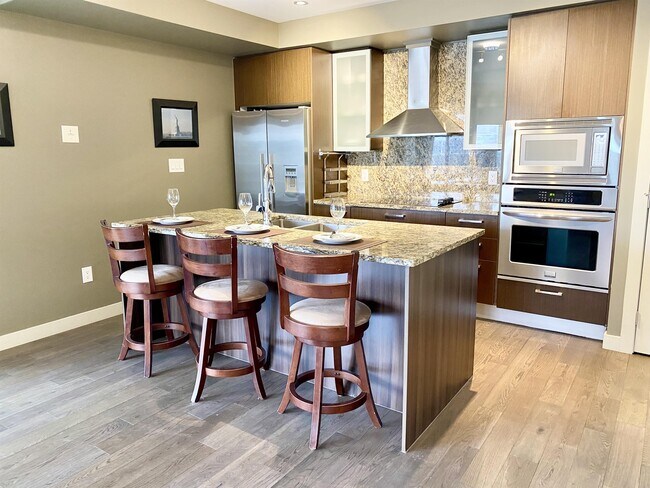 Photo - 10388-10105 105 St NW