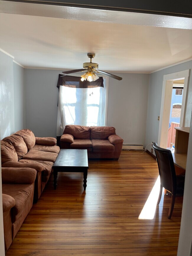 Photo - 60 Lander St