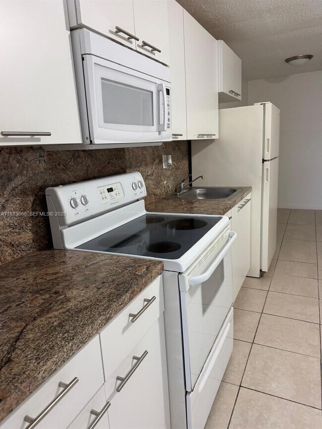 Photo - 2401 Van Buren St Unidad Apt 4