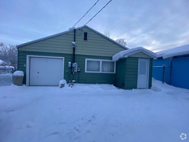 Building Photo - 2bd/1ba fenced in yard, non heated garage,... Rental