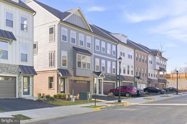 Photo - 1011 Venifena Terrace SE