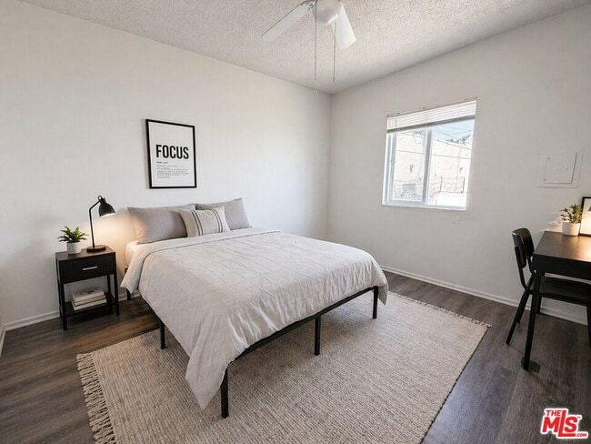 Photo - 1133 W 36th Pl Unidad 2