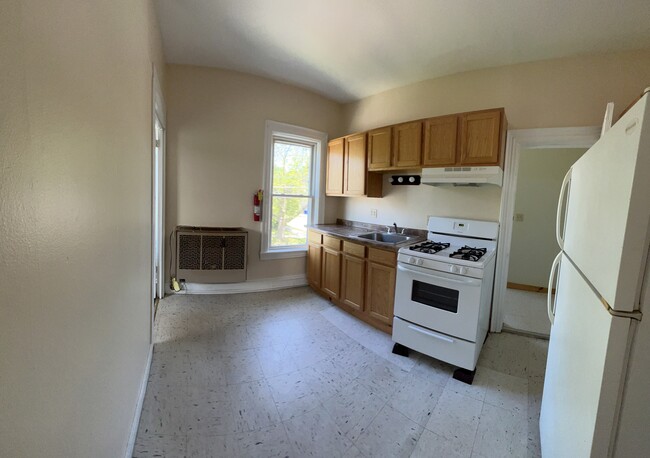 Building Photo - 31 Loomis St Rental