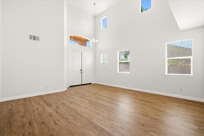 Photo - 37559 Durwent Dr