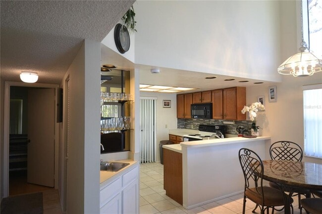 Building Photo - 336 Woodlake Wynde