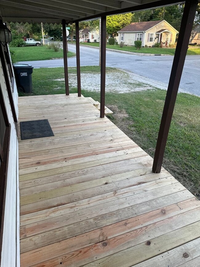 Photo - 2 Bedroom, 1 Bathroom Home w/ Fenced-In Backyard and Covered Front Porch in Downtown Springdale