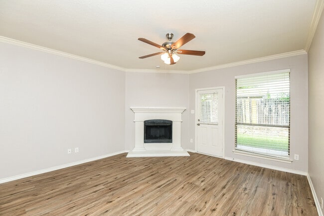 Photo - 1216 Sunderland Ln