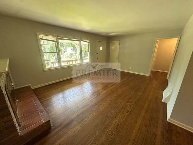 Photo - 8422 Cherry St
