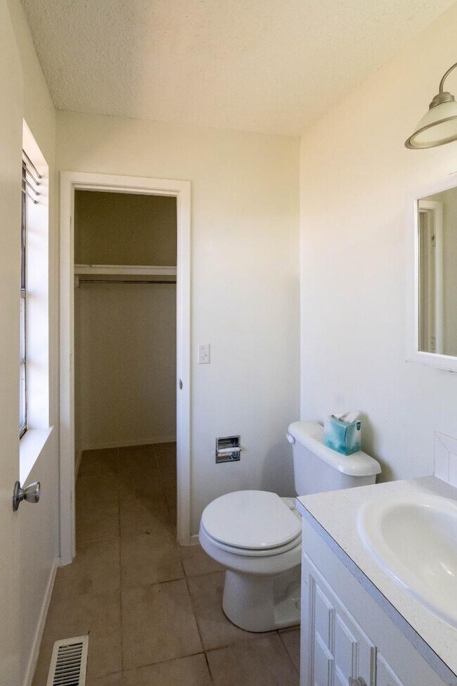 Photo - 33 Brentwood Dr