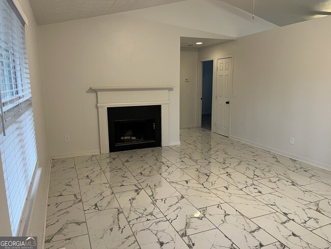 507 Lakeshore Dr