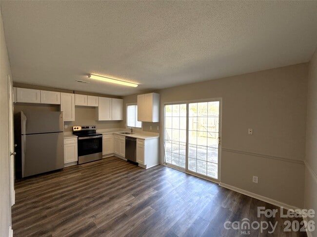 Photo - 300 N Main St Unit 4