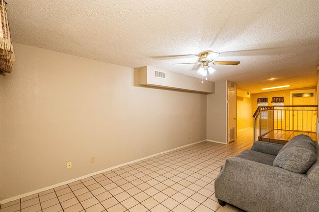 Photo - 2006 Piedra China St