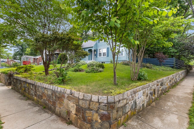 Photo - 5716 40th Ave