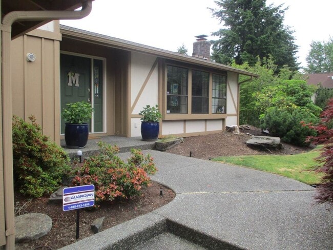 Photo - 3 Bedroom, 2.5 bathroom split level home in University Place