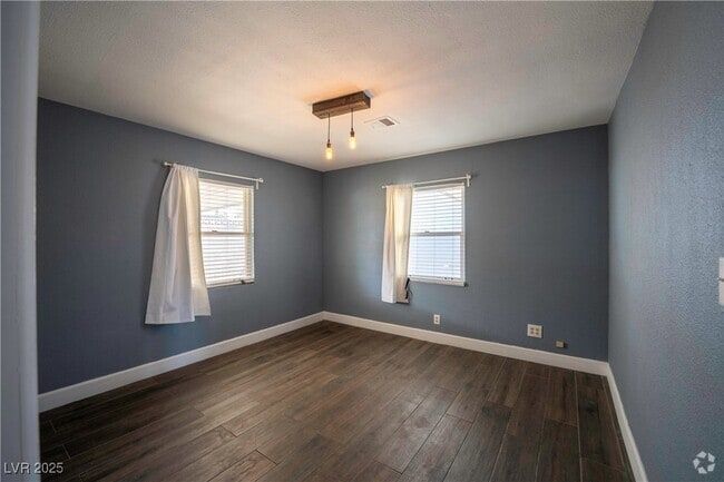 Building Photo - 550 Karen Way Rental
