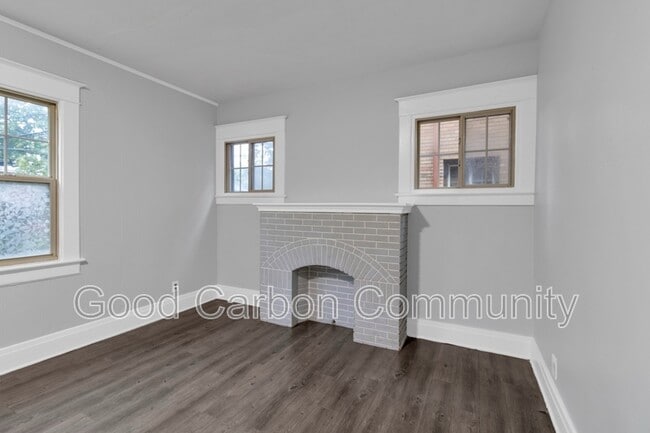 Building Photo - 2724 Main St Unit 13