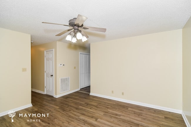 Photo - 129 Monarch Ln