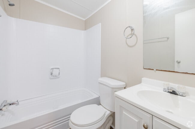 3BR, 2AB - 1,216SF - Bathroom - The Breakers
