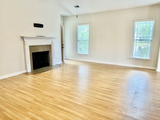 Photo - Three Bedroom Home located in Midpoint!