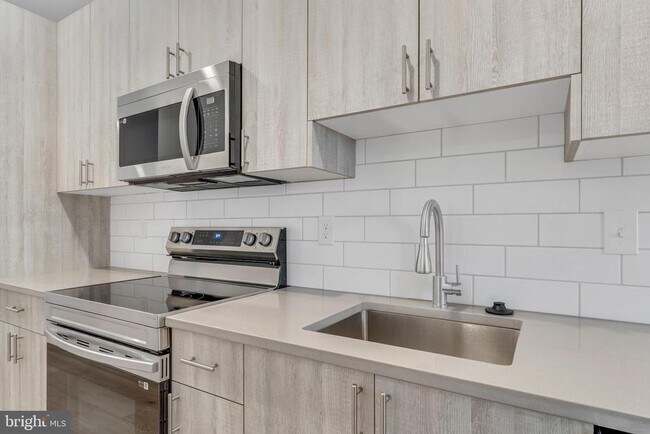 Photo - 1243 W Westmoreland St Unit C