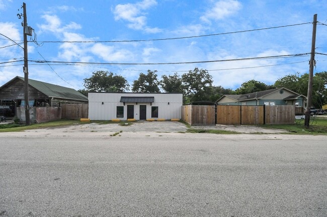 Building Photo - 7208 Helmers St Rental