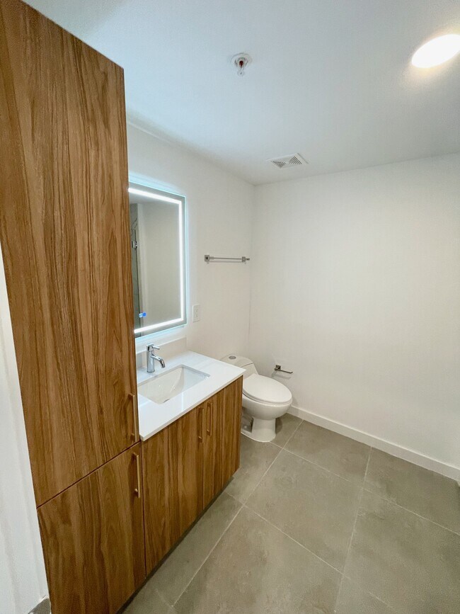 1940 Van Buren St Unit 45