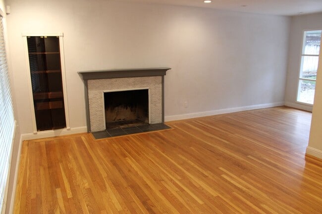 Photo - Charming 3 Bed 1 Bath House on tree lined ...