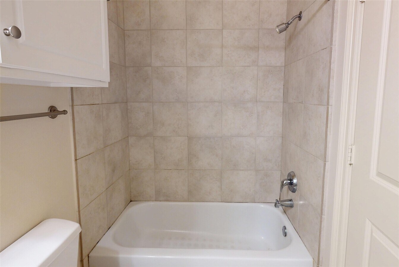 Photo - 5914 Center St