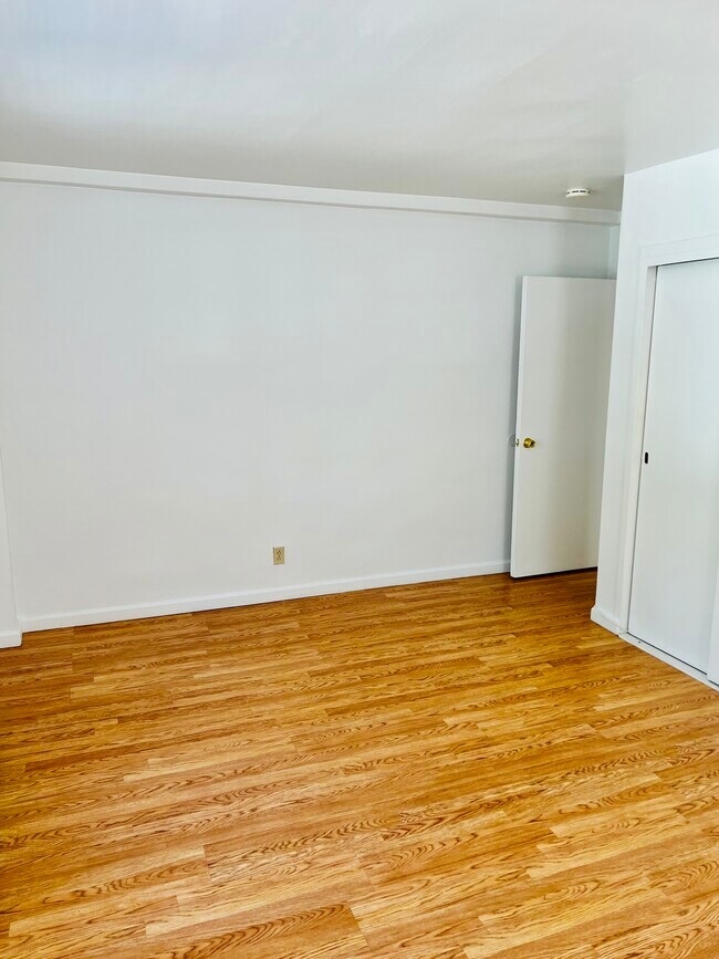 Photo - 49 Davis Ave Unidad 4F