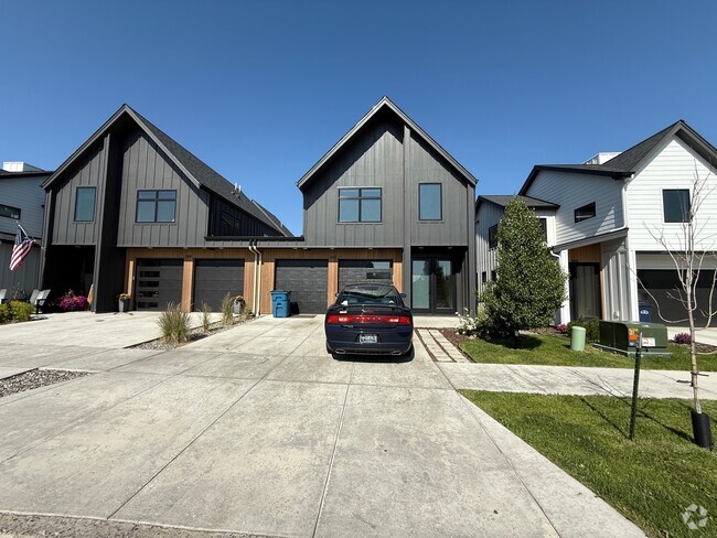 Building Photo - 1401 Windrow Dr Rental