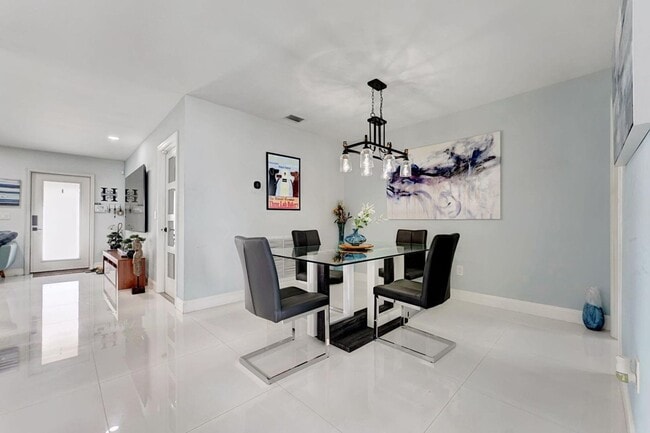 Photo - 10339 Daphne Ave