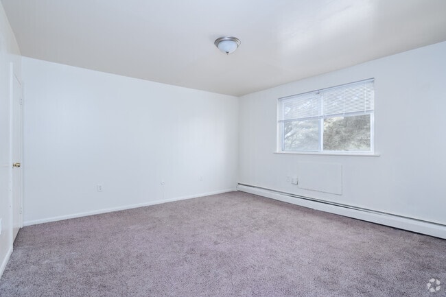 1BR, 1BA - 650SF