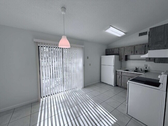 Photo - 2-Bedroom / 1-Bathroom