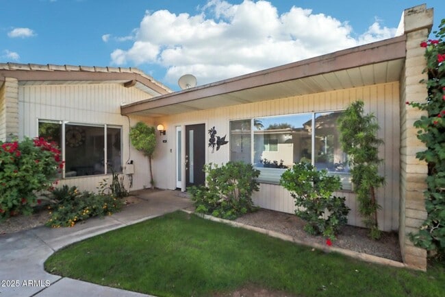 Photo - 4800 N 68th St