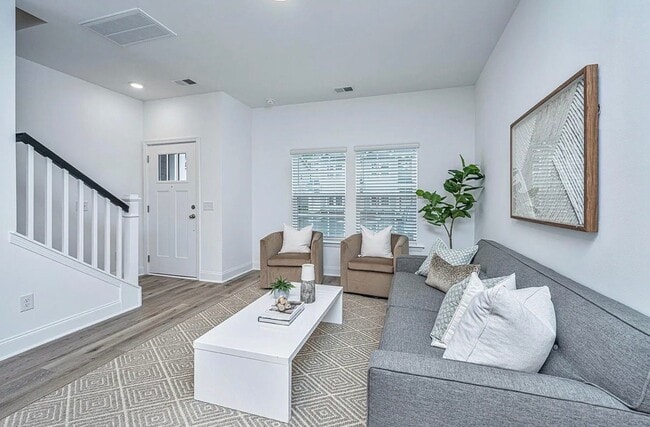 102 Twin Rivers Dr