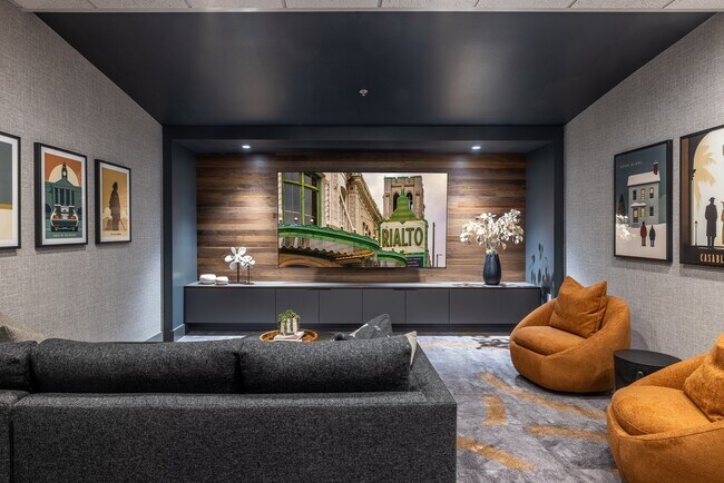 Photo - Bella On Broadway