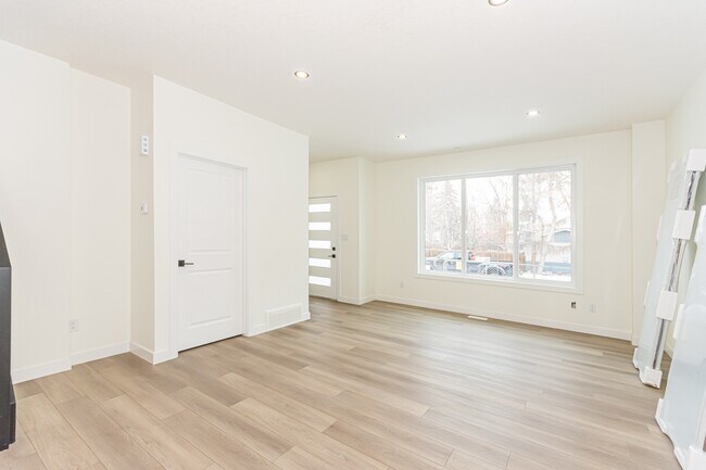 Photo - 15105-15196 96 Ave NW Unit 15105 Main
