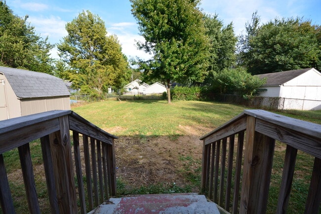 Photo - 3 Bedroom, 1 Bath totally fenced-in yard