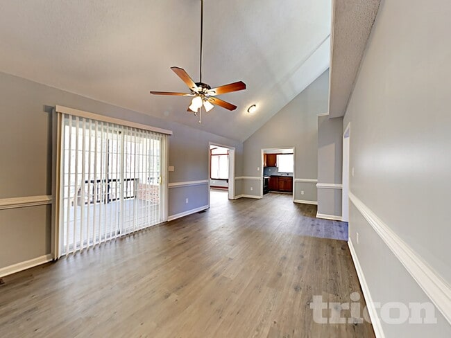 Photo - 1112 Thoroughbred Ln