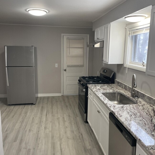 Photo - 105 Carlisle St