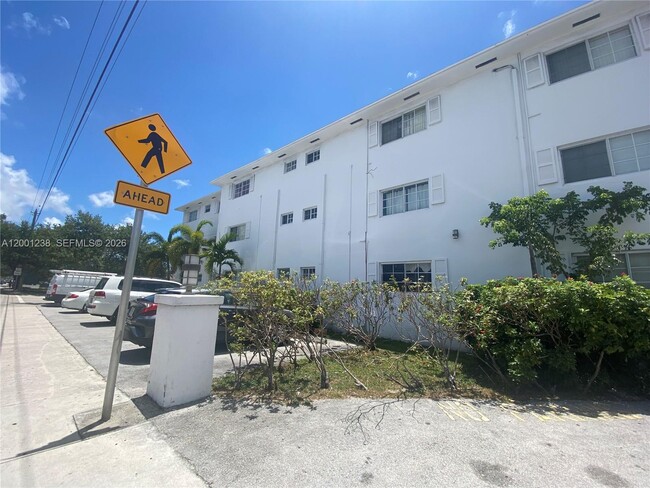 Photo - 13700 NE 6th Ave Unidad 205