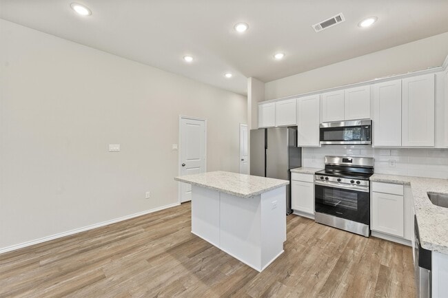 Photo - 8687 Sassafras